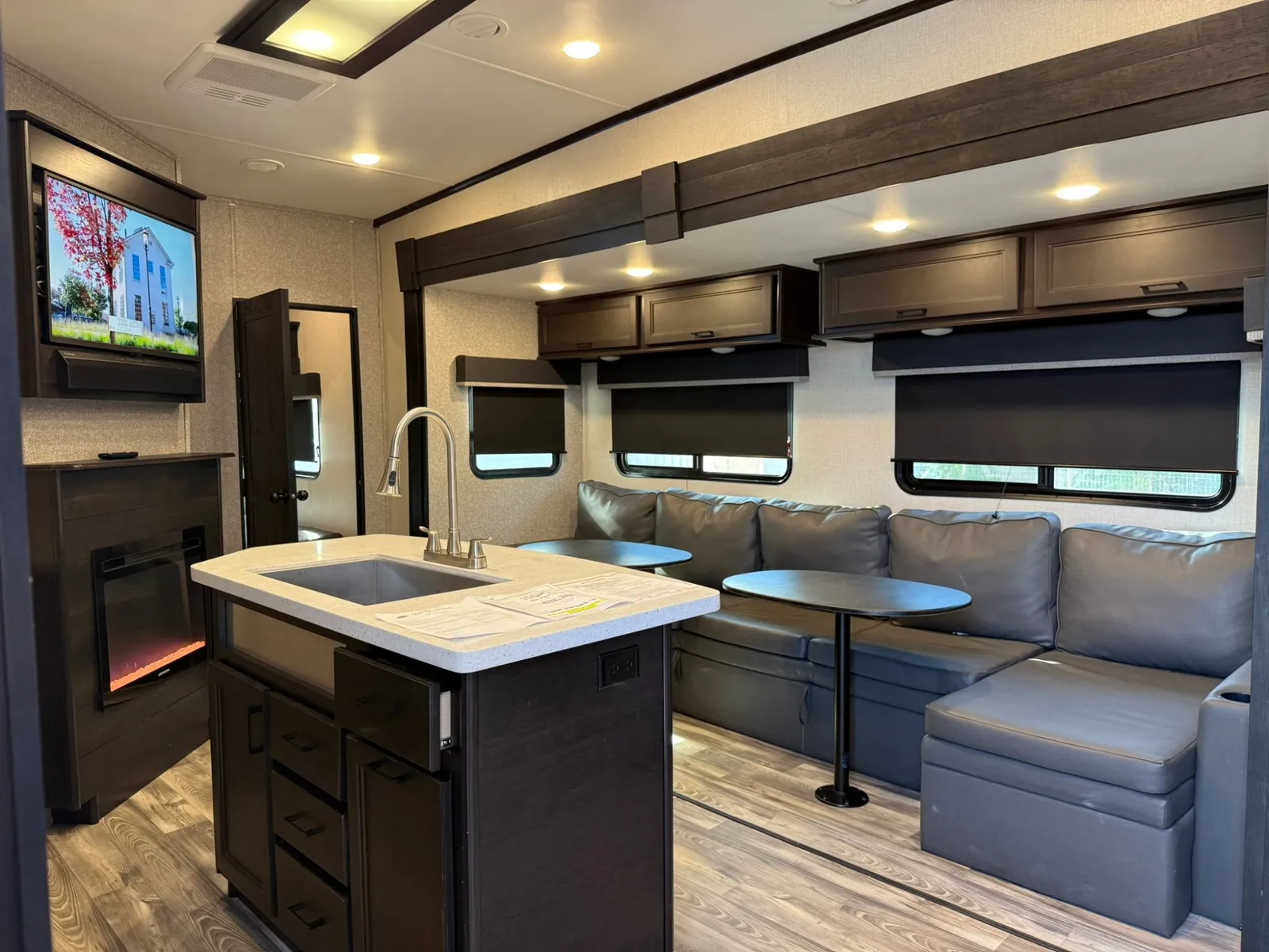 2022 Highland Ridge 2022 Mesa Ridge XLT 364 BHS 5th Wheel w/2 BEDROOMS, BATH & 1/2 - Photo 9