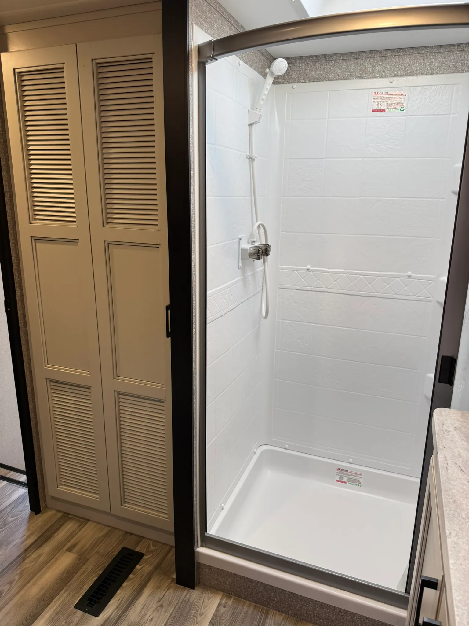 2022 Highland Ridge 2022 Mesa Ridge XLT 364 BHS 5th Wheel w/2 BEDROOMS, BATH & 1/2 - Photo 16