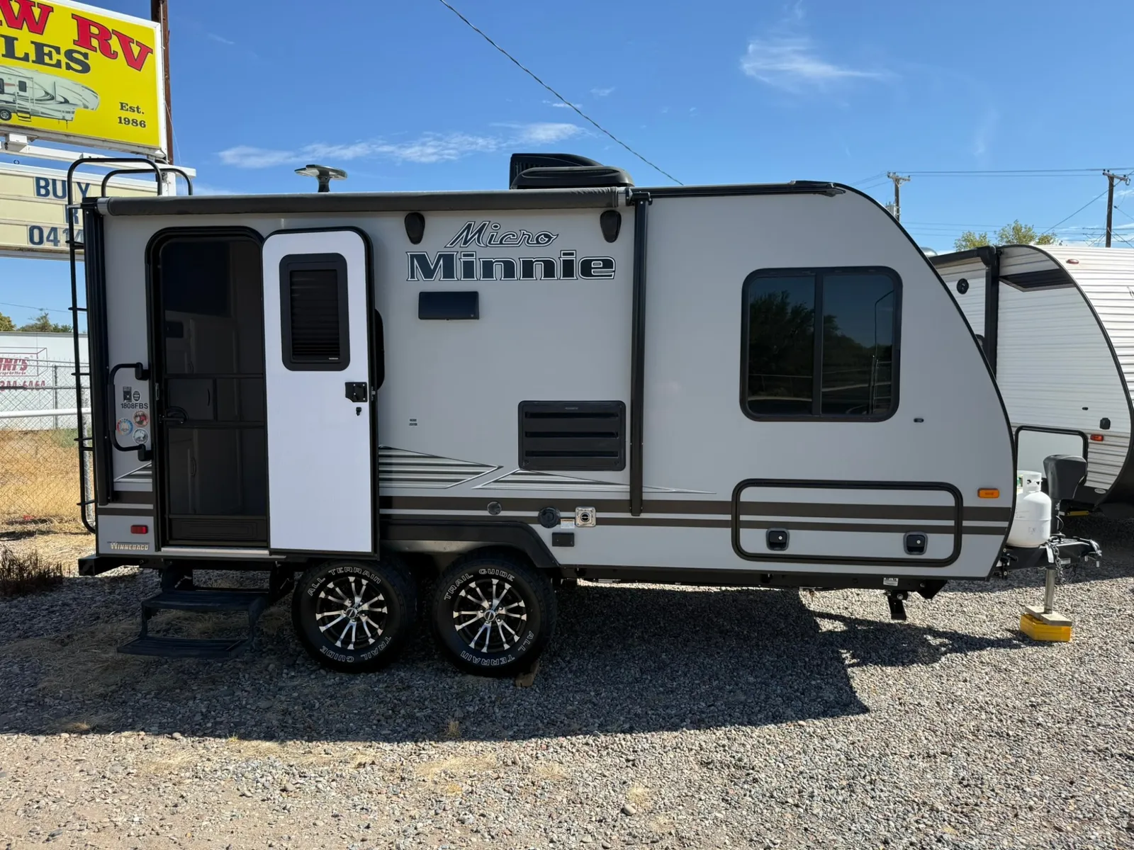 2019 Winnebago Micro Minnie 1808 FBS W/Slide "FOUR SEASONS"