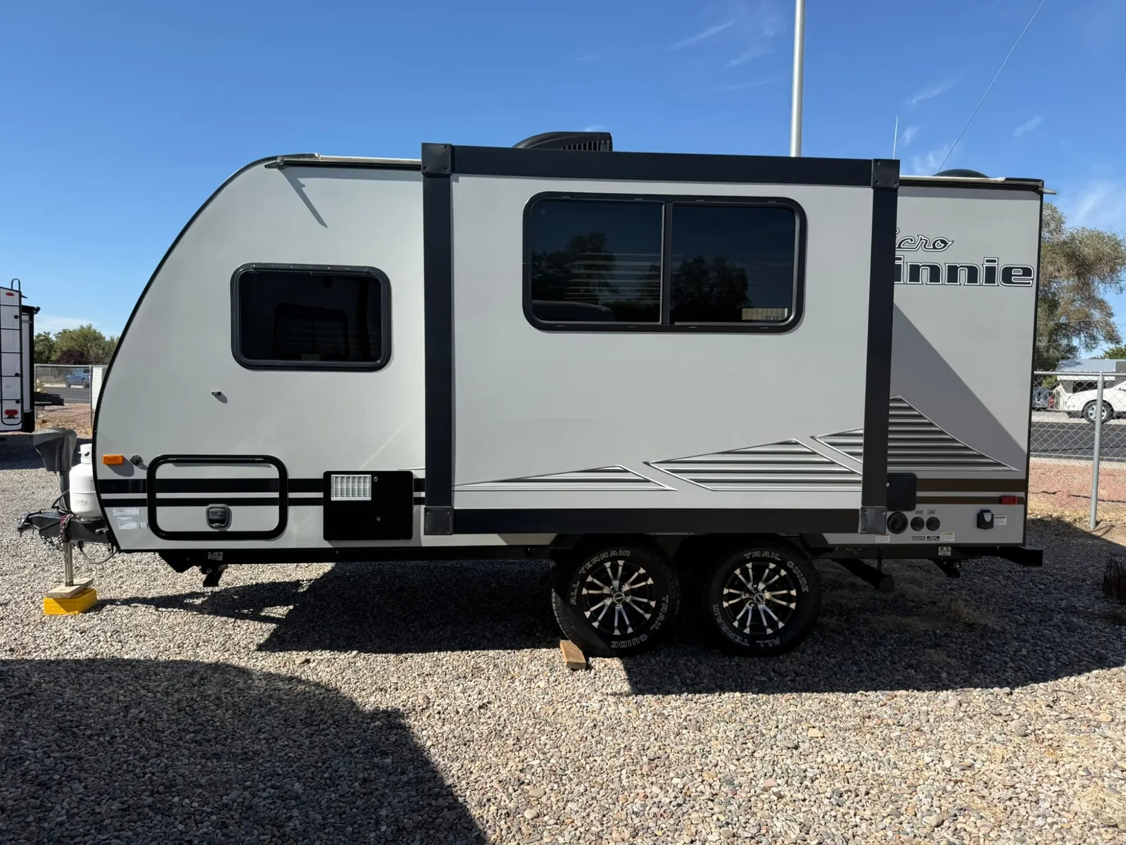 2019 Winnebago Micro Minnie 1808 FBS W/Slide "FOUR SEASONS" - Photo 3