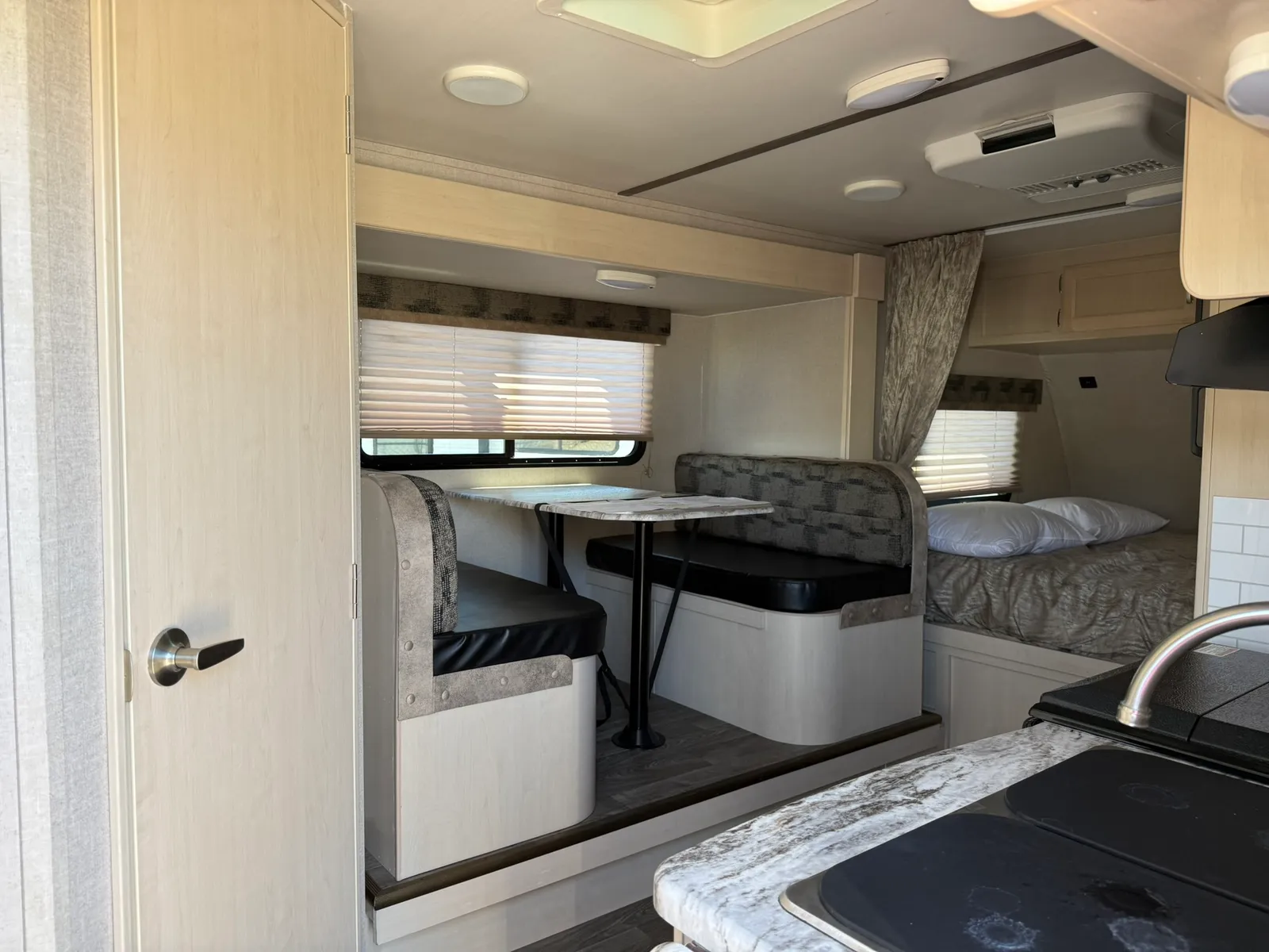 2019 Winnebago Micro Minnie 1808 FBS W/Slide "FOUR SEASONS" - Photo 6