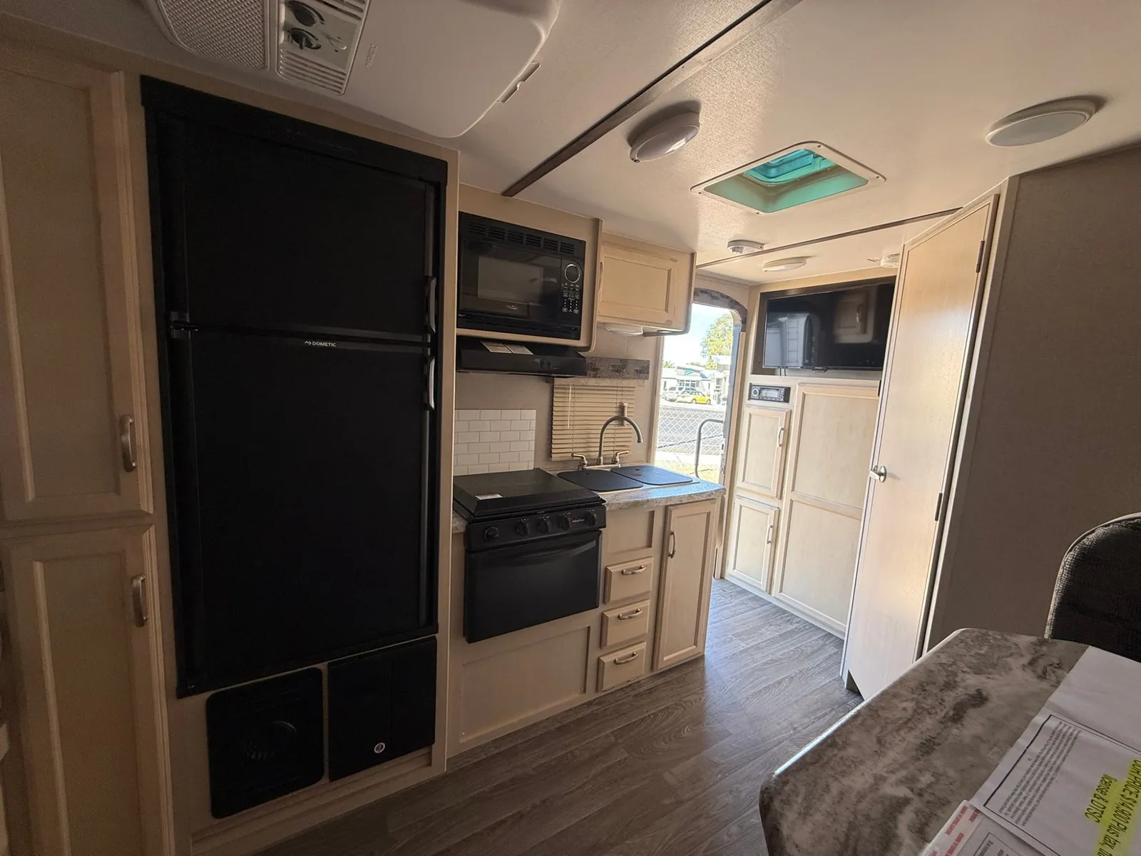 2019 Winnebago Micro Minnie 1808 FBS W/Slide "FOUR SEASONS" - Photo 7