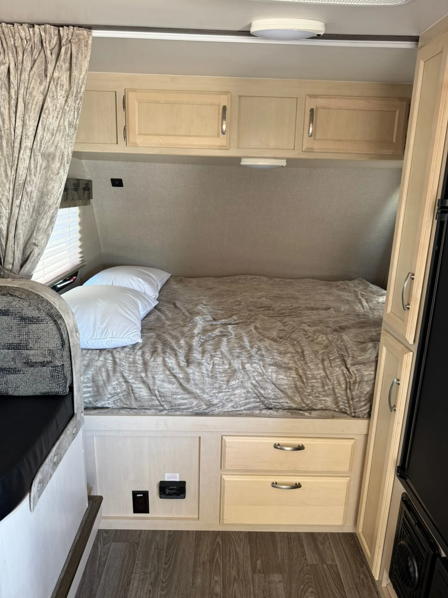 2019 Winnebago Micro Minnie 1808 FBS W/Slide "FOUR SEASONS" - Photo 8